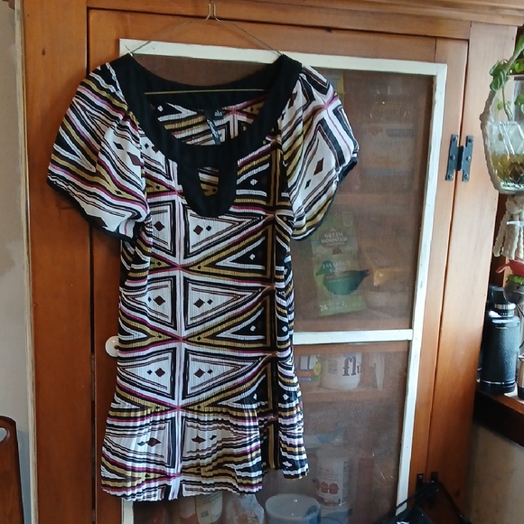 Essentials Multicolor Pleated Top - Picture 4 of 5